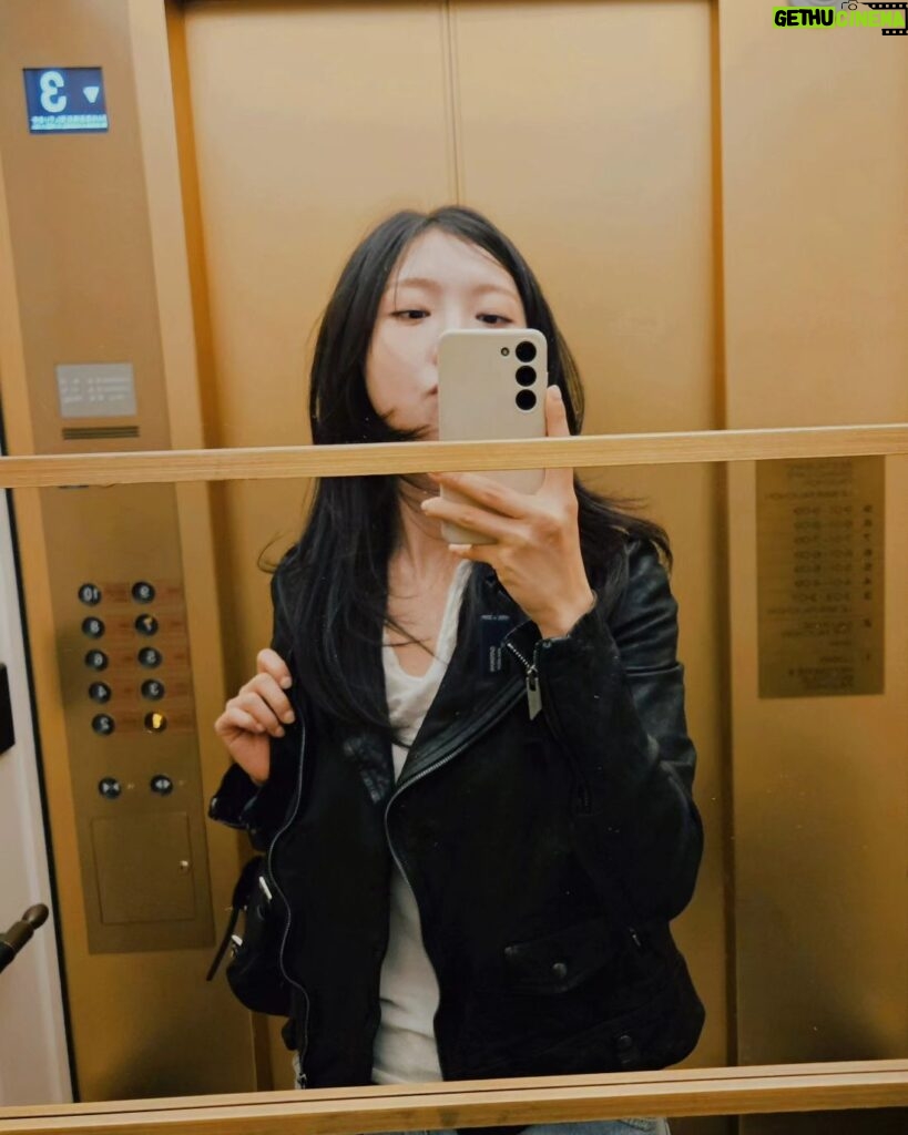 Joo Hyun-young Instagram - 아름답고 멋지고 다하는 선생님들과 행복했던 촬영 끝! 이제 자유시간 🖤