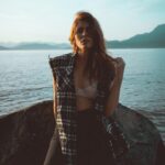 Jordan Claire Robbins Instagram - life’s a beach when you’re shooting at golden hour with @nickthiessen 🍯💫