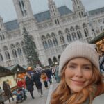 Jordan Claire Robbins Instagram - Vienna christmas markets are satisfactory so far 🤌🏼