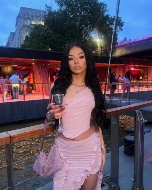 Jordan Lipscombe Instagram - pink barbie dreamhouse💒☁️