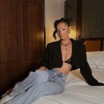 Jordan Lipscombe Instagram - take a seat