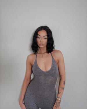 Jordan Lipscombe Instagram - AD | HAIR OF THE SUMMER☀️🔥 @lullabellz_ have launched their longest hair extensions yet! extra af 5 piece natural wavy set, a whole 34" bby! Swipe to see the before, WOW🖤
SHADE: natural black 
CODE: JORDAN for free next day delivery (T&Cs apply) x