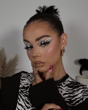 Jordan Lipscombe Instagram - z e b r a 🦓💗

inspo: @valentina_chinikalova