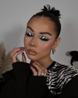 Jordan Lipscombe Instagram - z e b r a 🦓💗

inspo: @valentina_chinikalova