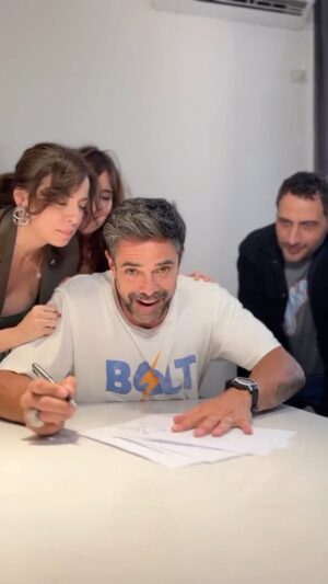 Jorgelina Aruzzi Instagram - Se viene “EL BESO” la gran comedia de Mar del Plata 2024 💋🇦🇷☀️

Producción general: Javier Faroni
Dirección: Nelson Valente

Sensacional Estreno: 26 de diciembre en el Teatro Lido de Mar del Plata.

Según el diccionario, un beso es el contacto o presión que se hace con los labios sobre una persona, contrayéndolos y separándolos en señal de amor. 
Pero todos los que alguna vez hayamos dado o recibido uno sabemos que un beso es mucho más que eso… Un beso es la antesala del amor y también de su consecuencia.
¿Puede un beso indicarte que dejaste de amar a alguien? ¿Puede un beso decirte que estás frente al amor de tu vida? ¿Puede un beso darle un giro abrupto a tu vida en tan solo un instante?