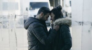 Josefin Asplund Instagram - Till alla er som skickat små meddelanden här på sociala medier, kommit fram på bussen och pratat, skickat sms och ringt, hälsat via vänner och bekanta hur mycket ni tycker om Snöänglar - TACK! Blir alldeles gråtig och lycklig inombords. Vill ge er alla en fet omfamnade, coronasäker kram. Vi är inget utan er, publiken ❤️❤️❤️