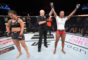 Joselyne Edwards Instagram - Misión cumplida abuela ganamos❤️ #ufc275
.
.
Gracias a todos por su apoyo, esto apenas empieza 🔥
.
.

thank you @aliabdelaziz000 for all the support 🙏🏾👊🏾🙌🏾
@dominance_mma