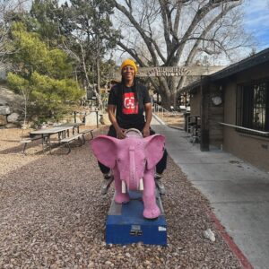 Joselyne Edwards Instagram - Happy Sunday!💪🏾🔥✨🐘