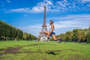 Joselyne Edwards Instagram - insistir, persistir, resistir y nunca desistir.✨
.
.
#eltiempodediosesperfecto #mmagirls #ufcfightnight #ufcenespañol #paris  #torreeiffel #panama🇵🇦 
📸 @desautomatas
