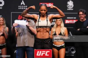 Joselyne Edwards Instagram - ⏳ allons-y 🧘🏾‍♀️🇵🇦🇵🇦
#ufcparis🇫🇷