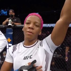 Joselyne Edwards Instagram - Viene a conquistar Paris @joselyne_edwards 🇵🇦 #UFCParis