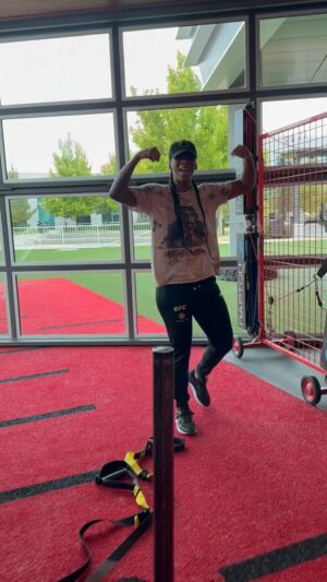 Joselyne Edwards Instagram - Dedicamos nuestro esfuerzo, dedicamos nuestro tiempo. Tomamos lo que es nuestro✨✅ #ufcparis #ufcfighter #teampantera #panamá #lasvegas #ufcpi