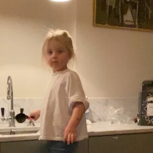 Josephine Bornebusch Instagram - Skönt med ett skratt i lockdown tider...