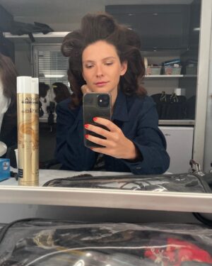 Joséphine Japy Instagram - Souvenirs de TAPIE… 
Ça sort demain… tellement heureuse de partager ça avec vous! 

Félicitation à @tristanseg #olivierdemangel 
#laurentlafitte 
@camillechamoux 
@hakimjemili 
Et tous les autres… ❤️

Et pour le tableau… c’est cadeau!