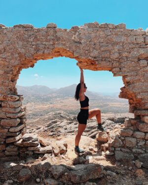 Joséphine Jobert Instagram - Second pose is extremely natural. Of course. 
🤷🏽‍♀️😜
La deuxième pose est extrêmement naturelle. Évidemment.