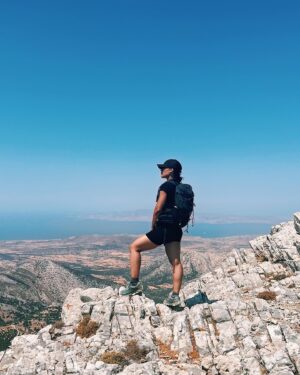 Joséphine Jobert Instagram - Standing on top of the world 
#greece #naxosisland #zeusmountain 
Debout au sommet du monde 
#grece #iledenaxos #montzeus