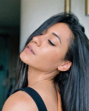 Joséphine Jobert Instagram - Des jolis sourcils qui encadrent bien le regard et personnellement, je n’ai besoin de pas grand chose de plus dès le matin pour me sentir déjà bien. @elaiabrows tu es de loin la meilleure. Merci merci merci !!! 🥰