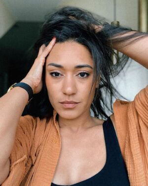 Joséphine Jobert Instagram - Des jolis sourcils qui encadrent bien le regard et personnellement, je n’ai besoin de pas grand chose de plus dès le matin pour me sentir déjà bien. @elaiabrows tu es de loin la meilleure. Merci merci merci !!! 🥰