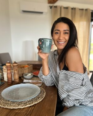 Joséphine Jobert Instagram - La rénovation de la maison a été longue et intense et, meme si j’ai adoré chacune des étapes, je me réjouis de pouvoir enfin me pencher sur l’aménagement et la décoration. 
Je me suis découvert une nouvelle passion. Quel bonheur de trouver LA pièce, LE meuble, L’élément dont j’avais rêvé pour chacune des pièces.
La table à manger a été un vrai challenge car j’avais une idée très précise de ce que je voulais. Et c’est chez @interiors_fr que j’ai trouvé mon bonheur. Exactement ce que j’avais en tête !
Une magnifique table en bois, chaleureuse et robuste pour accueillir de grandes tablées de famille et d’amis et pour m’étaler quand je travaille ;-)
Merci à eux ✨✨✨ 
Lien table : https://bit.ly/3MkOlK8
Lien site : https://bit.ly/46QsIcJ
———————————————————-
Renovating the house has been a long and intense process, and while I’ve loved every step of it, I’m delighted to finally be able to get down to the business of furnishing and decorating. 
I’ve discovered a new passion. What a joy it is to find THE piece, THE piece of furniture, THE element I dream of for each room.
The dining table was a real challenge because I had a very precise idea of what I wanted. And it was at @interiors_fr that I found what I was looking for. 
A magnfique wooden table, warm and sturdy to host large tables of family and friends. 
Thanks to them ✨✨✨
