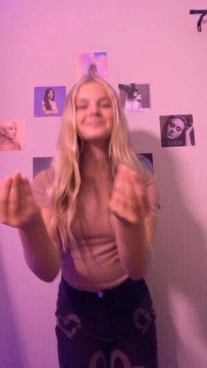 Journey Kay Instagram - Happy Wednesday!