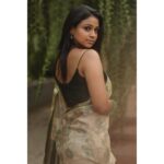 Jovita Livingston Jones Instagram - Classic drip , Modern twist 💚✨ 📸 @sat_narain #saree #sareelove #jovitalivingston