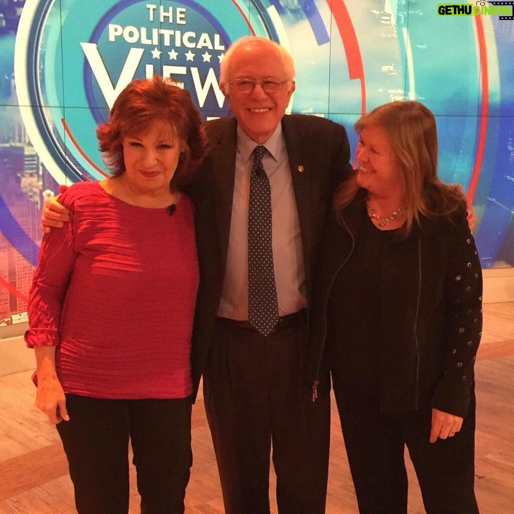 Joy Behar Instagram - Ménage à Bernie!