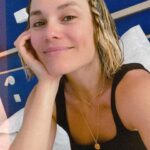 Joy Esther Instagram - Passage de 38 à 39 ans 🥰 ce fût merveilleux (sauf quand j’ai vomi à peu près 9 mois 😆) C’était il y a quelques jours 🎂 et merci à vous pour vos nombreux messages ♥️ L’an prochain grosse teuf for the big 4 🥳🤪 (Je précise que ce n’est pas une nouvelle grossesse 🥵) Merci @stefan_sn et @romainrigalinsta pour ces jolies photos 🥰