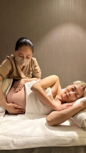 JuJu Chan Instagram - Been doing prenatal massage every other week during my second trimester, and it’s been helping me to have better sleep at night and less body pain. Highly recommended 💕

Mama Massage from @bodywizehk (60 mins-90 mins)

Baby needs care, so does Mama!
A soothing body massage specifically designed to suit your individual concerns, focusing on areas needing to alleviate muscular aches whilst helping to relax, restore and revitalize. Bodywize’s signature @espaskincare Nourishing Body Oil is pregnancy safe as it’s unscented with no essential oils. With grapeseed oil, jojoba oil, sunflower seed oil and calendula it helps to improve the appearance of stretchmarks and scar tissues and it’s safe to use in both pre- and post-pregnancy and can even be applied to baby once they arrive. Melt in the touch of sound therapy that may improves sleep, reduce stress and increase energy.

#prenatalmassage #maternity #preggers #pregnancydiary #pregnancylife #pregnant #momtobe #孕婦 #孕媽咪 #massage #spa #espa #bodywize #hongkong #selfcare