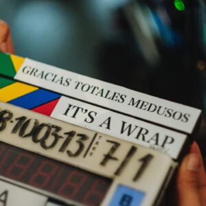 Juana Acosta Instagram - It’s a wrap!!!! ❤️ Casi 4 meses con el mejor equipo posible; cuánto talento y cuánta calidad humana, me voy llena de amor y de gratitud. Los adoro! @netflixlat @netflixcolombia @tisproductions_