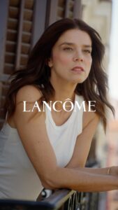 Juana Acosta Instagram - #Embajadora Feliz con el lanzamiento del nuevo Rènergie H.C.F Triple Serum Ojos, perfecto para tratar la zona del contorno de los ojos, ideal para completar mi rutina Rènergie, lo has probado? 🤍@lancomeofficial @beautyexpertlancome #SkinCare #MyRenergieTreatment