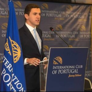 Judite Sousa Instagram - O International Club of Portugal é um dos mais relevantes «  think tank « português. Hoje, o orador convidado foi o analista Sebastião Bugalho. Culto, brilhante, arrojado com os seus 28 anos. Foi um gosto ouvi-lo falar sobre os riscos e desafios de 2024. E agradeço ao Sebastião as palavras que me dedicou pela forma como abordou o arranque das emissões da CNN Portugal e a intervenção então existente na configuração das noites informativas que antecederam as eleições legislativas de 2022😘