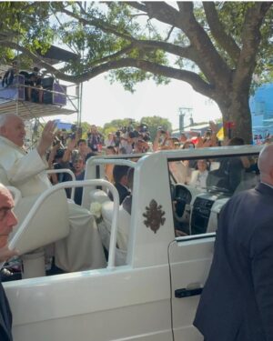 Judite Sousa Instagram - Há algo de ETERNO que me liga a este Papa. Francisco é Jesuíta e eu, como sabem, tenho uma dívida de amor, digamos assim, com a Companhia de Jesus. As pessoas precisam de sentir seja o que for. E eu senti uma luz que ultrapassa as fronteiras da religião num momento que foi também de um surpreendente reencontro. Realmente, a vida é um mistério#❤️