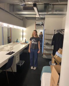 Judy Greer Instagram - Me in my first (I’m writing first cause I want there to be more) dressing room at Steppenwolf last summer. This was closing day. All my stuff off the mirrors. Flowers taken home. Everything packed up. Smiling but I really wanted to cry because it was over.