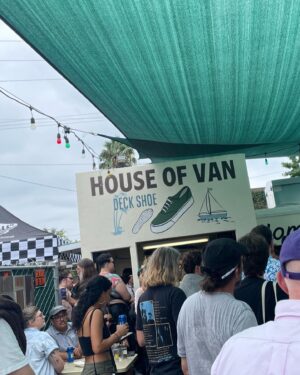 Judy Greer Instagram - @vans you’re loved around the world but SoCal had you first. It was so cool to see where it all started. 

#vans #waltsbar