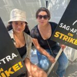 Judy Reyes Instagram - Out here w the #odaat vets, fighting for our rights, for what we’re worth, for what we deserve, for each other, WITH each other. @sagaftra @wgastrikeunite #sagaftra #wgastrike