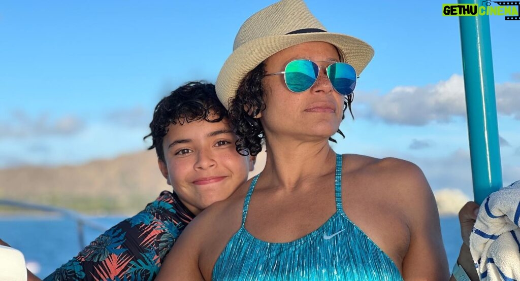 Judy Reyes Instagram - Se acabaron las vacaciones!😜 Thank you, Oahu. Thank you, family♥️. What a magnificent paradise. What a joyful holiday. ✊🏽👑🤎🐢🐬