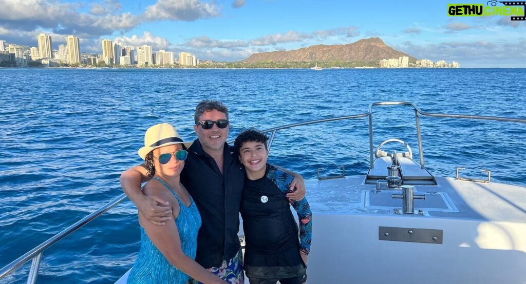 Judy Reyes Instagram - Se acabaron las vacaciones!😜 Thank you, Oahu. Thank you, family♥️. What a magnificent paradise. What a joyful holiday. ✊🏽👑🤎🐢🐬