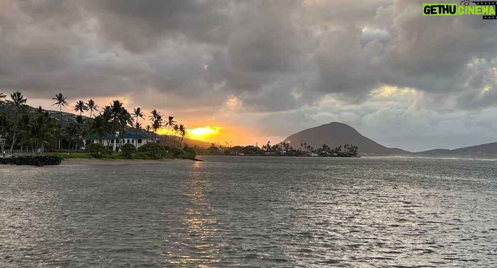 Judy Reyes Instagram - Se acabaron las vacaciones!😜 Thank you, Oahu. Thank you, family♥️. What a magnificent paradise. What a joyful holiday. ✊🏽👑🤎🐢🐬