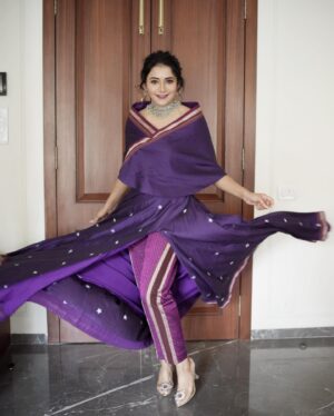 Jui Gadkari Instagram - For #StarPravahPuraskar2024 

Theme- Indowestern. 

Outfit by @k2fashioncloset 
Style and managed by @stylebyk2 @ketaki_ashish 
Photoshoot by @stories_by_vinit_turalkar
Edited by @mm_edits._ 
HMA- @priyankapore_makeupartist 
 
#juigadkari