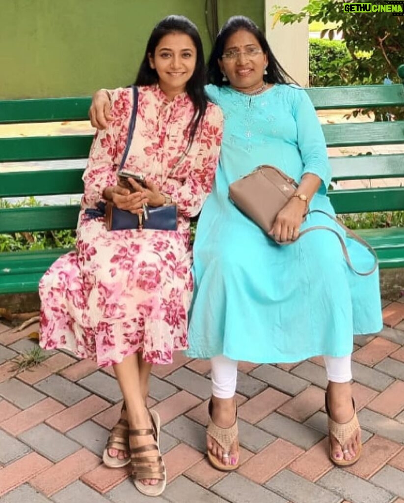 Jui Gadkari Instagram - #mothersday ❤️❤️🍰