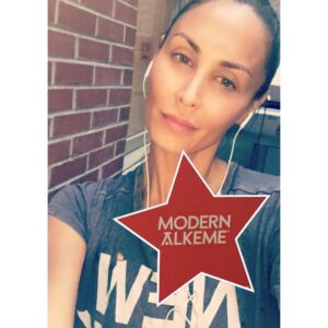 Jules Wainstein Instagram - See you in 2 hours!!! Excited to serve sips @wholefoods TriBeCa come visit @misschloeflower and I from 4 to 7 xoxox💋🤘