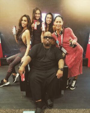 Jules Wainstein Instagram - CeeLo and his Ladies EXPOSING at #EXPOWEST 💋🤘 @ceelogreen @natprodexpo @modernalkeme #drinks #music #energy #womeninbusiness #WERK