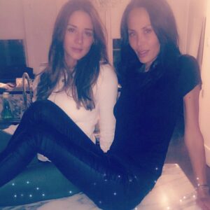 Jules Wainstein Instagram - Kids are asleep but the Moms are not 💋@hopebenbasset