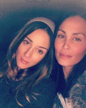 Jules Wainstein Instagram - If u wanna know, if she loves u so, it's in her *** shoop shoop! 😜#bestfriends #cher #howcanilivewithouther #leeannrimes #cantfightthemoonlight 💋🤘