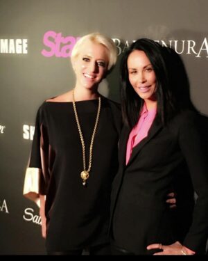Jules Wainstein Instagram - Just a brunette and a blonde with an unbreakable bond. 🤗💥 @dorindamedley @starmagazine #scenestealers #starmagazine #rhony