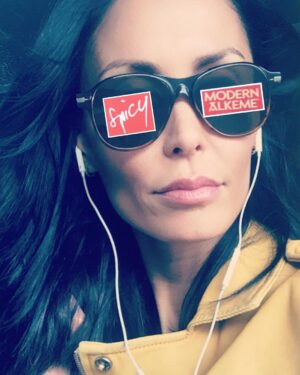 Jules Wainstein Instagram - Some like it HoT🔥 @modernalkeme #ghostpepper #matchagreentea #ginger #lemon 🌶🍋🌿🍵 #dailydetox #healthylife