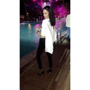 Jules Wainstein Instagram - Looking back at 2016 thinking how lucky I am that through even the hard times I am blessed with those who love me and whom I love. Wishing everyone a happy and healthy new year. 💋🤘