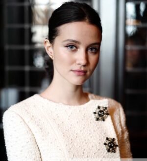 Julia Goldani Telles Instagram - First Lady of elves