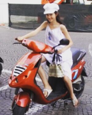Julia Goldani Telles Instagram - I have the exact same level of chill in France 2019 as I did in France 2007  #5euroBurberry #dontknowhow2smoke