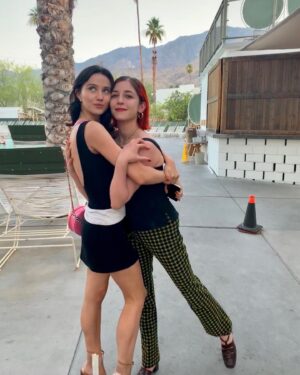 Julia Goldani Telles Instagram - friendship is squeezing ur baby’s hand while she screens her satirical movie about a men’s support group to a room full of men who actually end up really relating to it??! 💐 @annabelllllle ❤️ #safespace